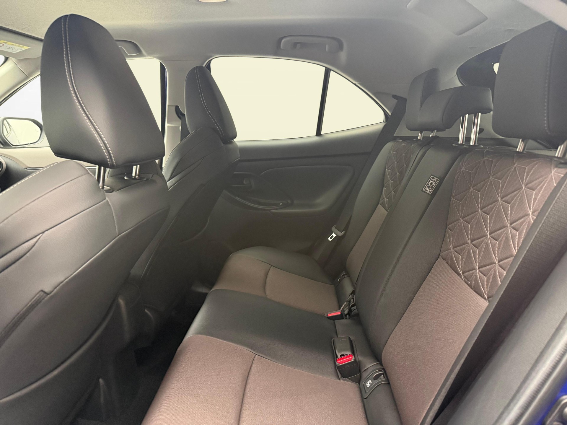 TOYOTA Yaris Cross 1.5 VVT-i HSD Premium AWD-i-image-10