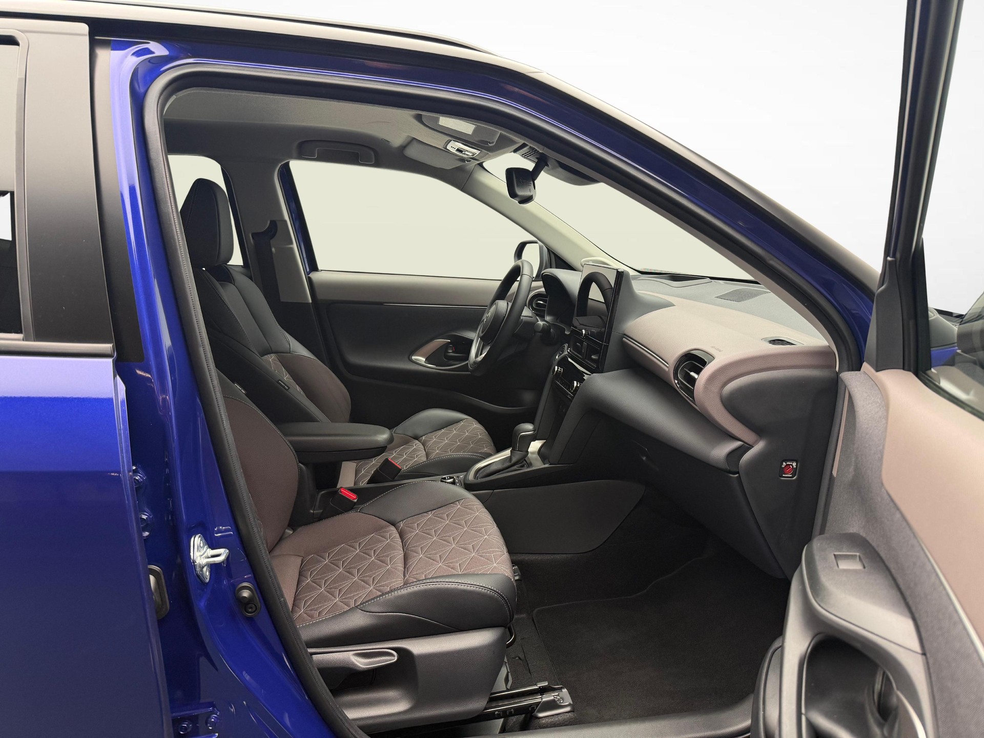 TOYOTA Yaris Cross 1.5 VVT-i HSD Premium AWD-i-image-9