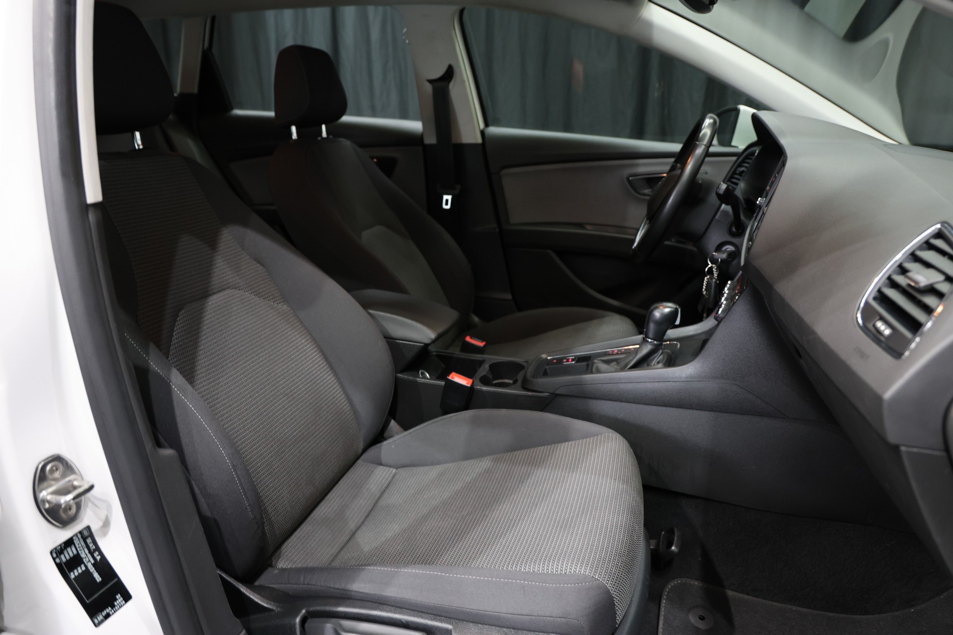 SEAT Leon ST 2.0 TDI CR FR DSG-image-12
