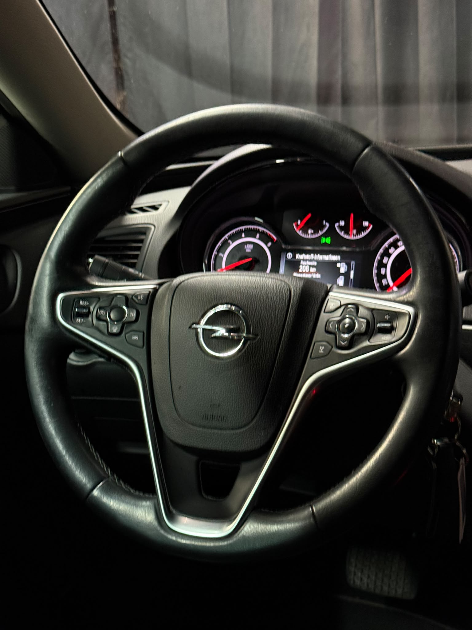 OPEL Insignia 2.0 CDTI Edition 4WD Automatic-image-13