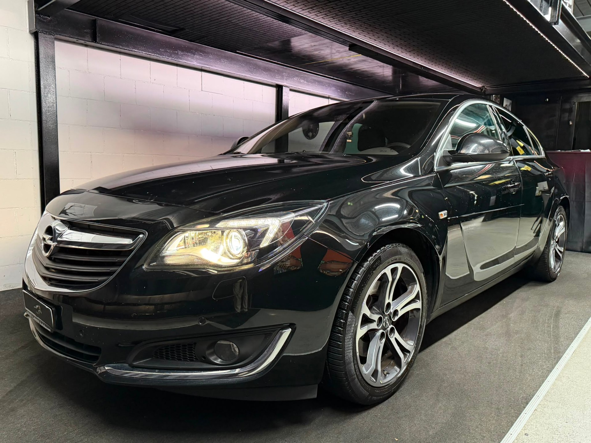 OPEL Insignia 2.0 CDTI Edition 4WD Automatic-image-1