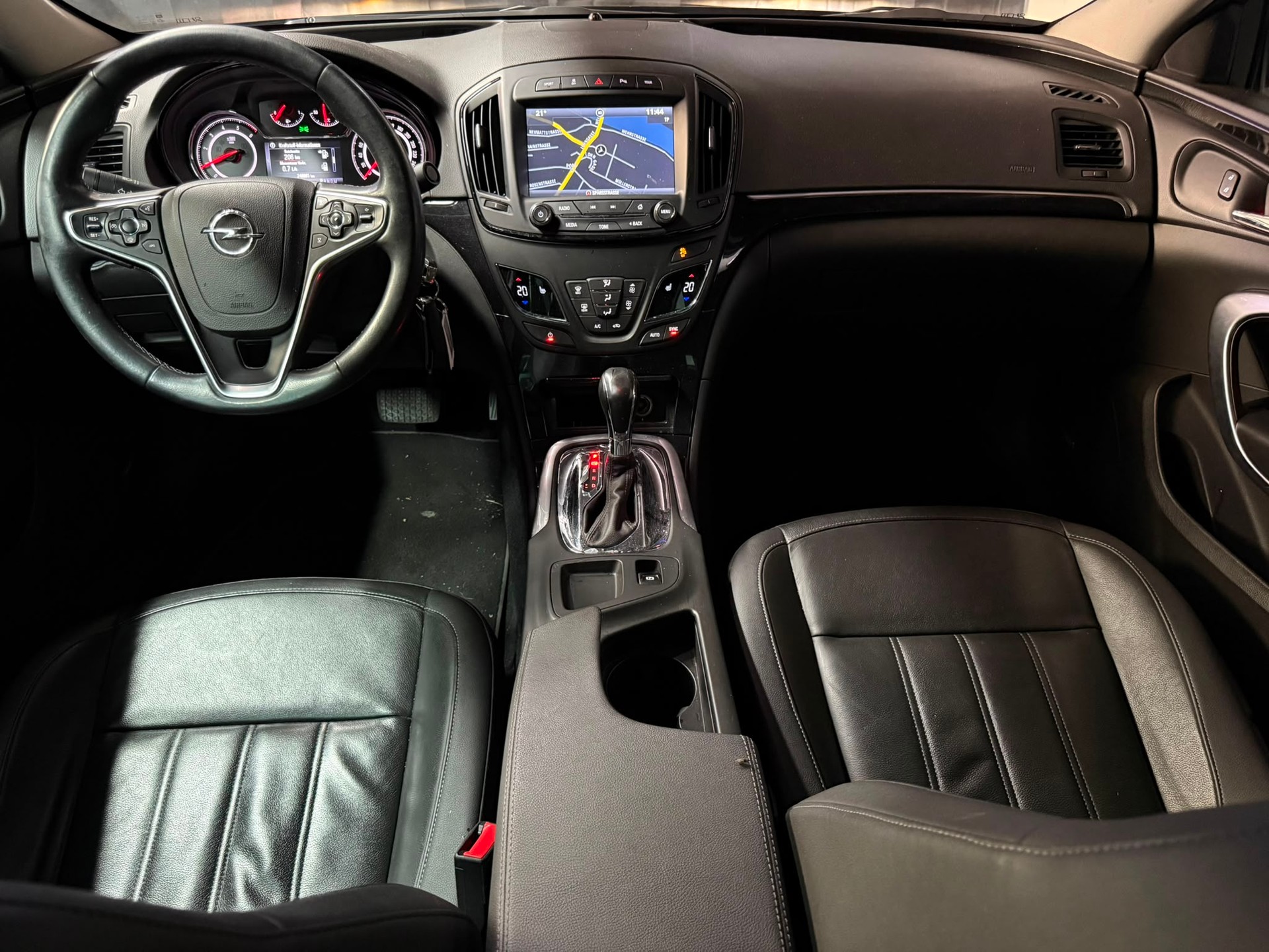 OPEL Insignia 2.0 CDTI Edition 4WD Automatic-image-6