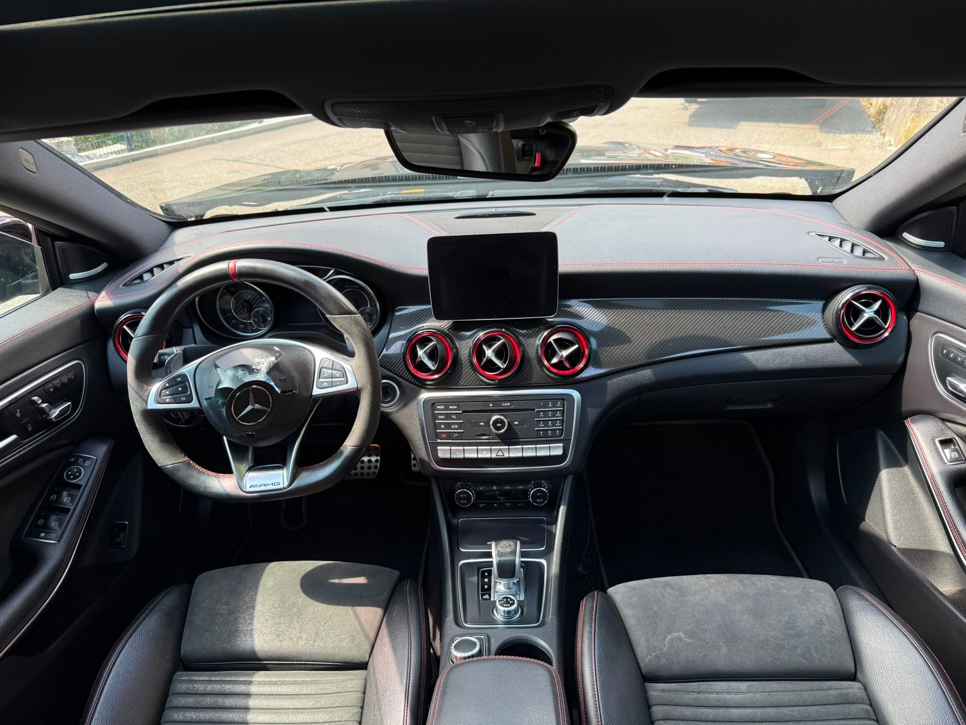 MERCEDES-BENZ CLA 45 AMG 4Matic Speedshift-image-15