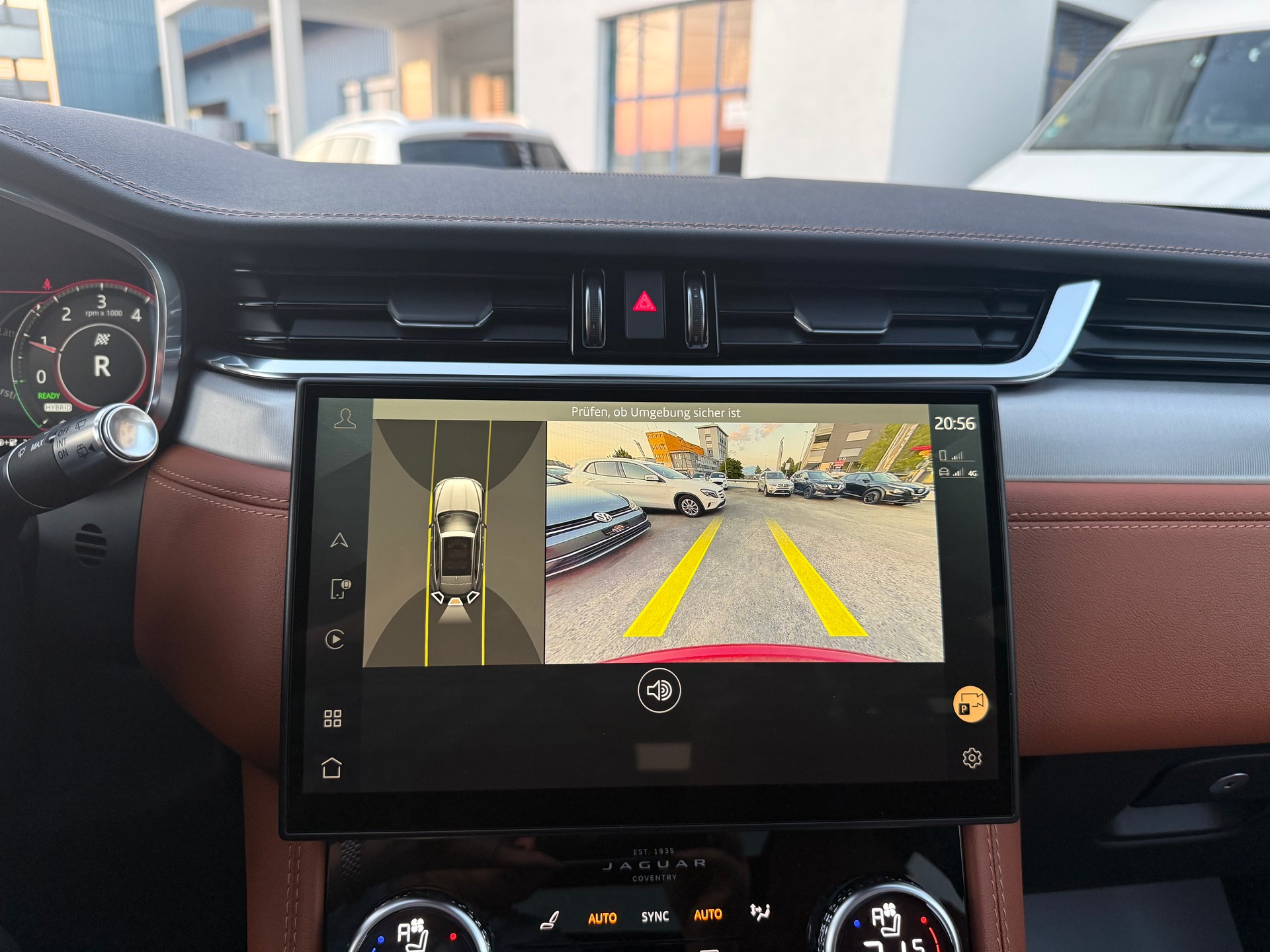 JAGUAR F-Pace 2.0 PHEV 404 R-Dynamic HSE AWD-image-16