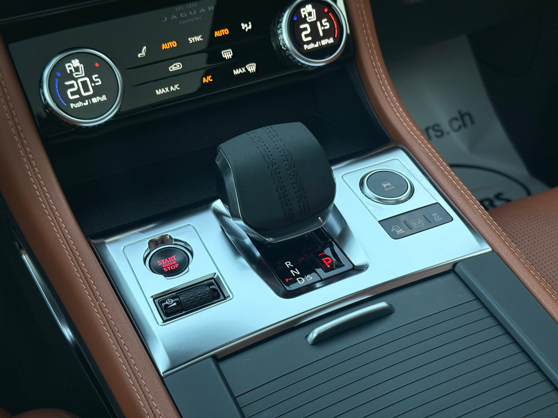 JAGUAR F-Pace 2.0 PHEV 404 R-Dynamic HSE AWD-image-9