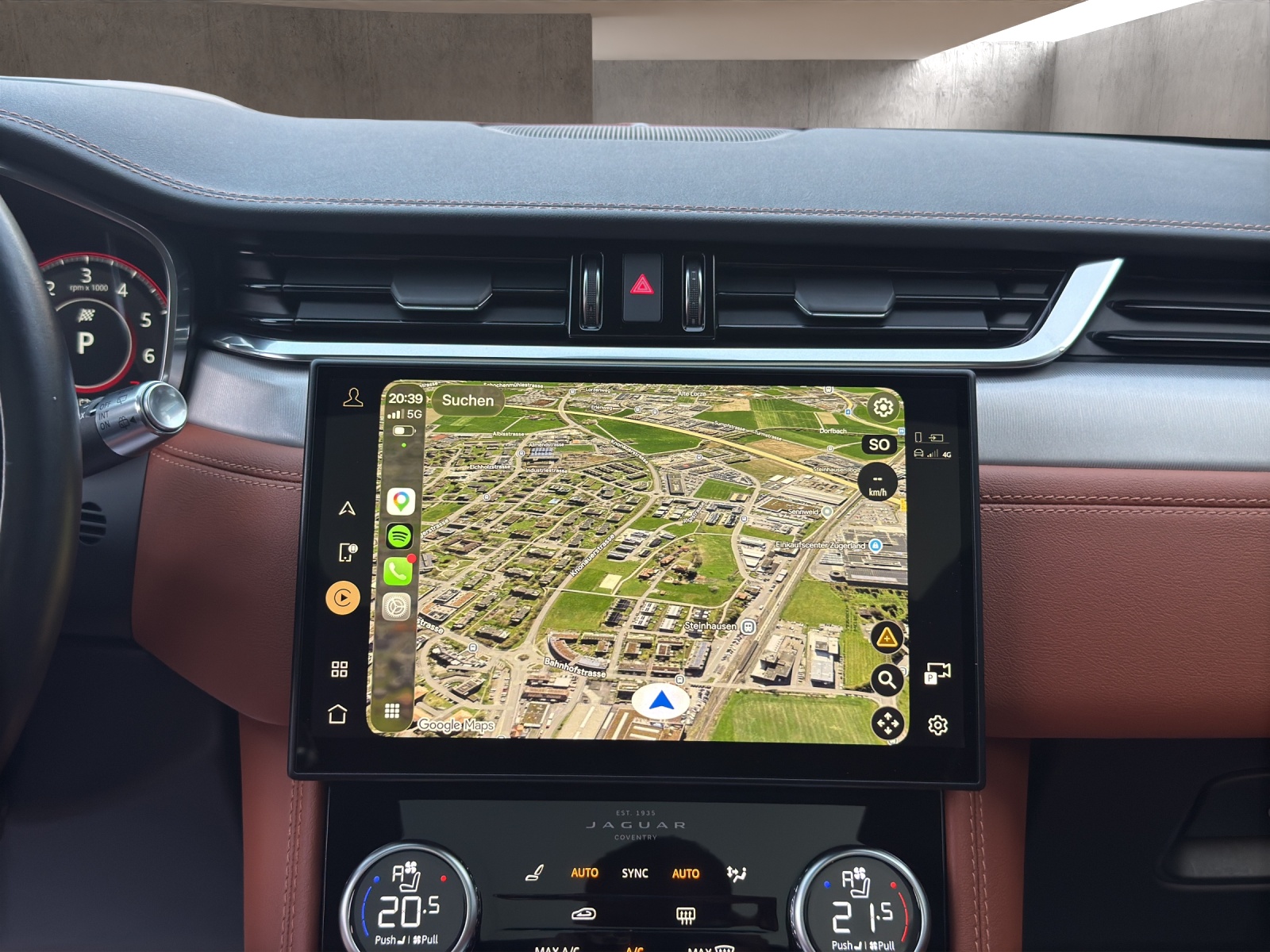 JAGUAR F-Pace 2.0 PHEV 404 R-Dynamic HSE AWD-image-13