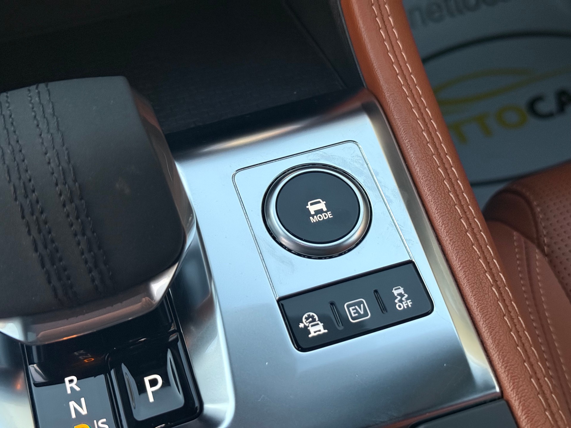 JAGUAR F-Pace 2.0 PHEV 404 R-Dynamic HSE AWD-image-12