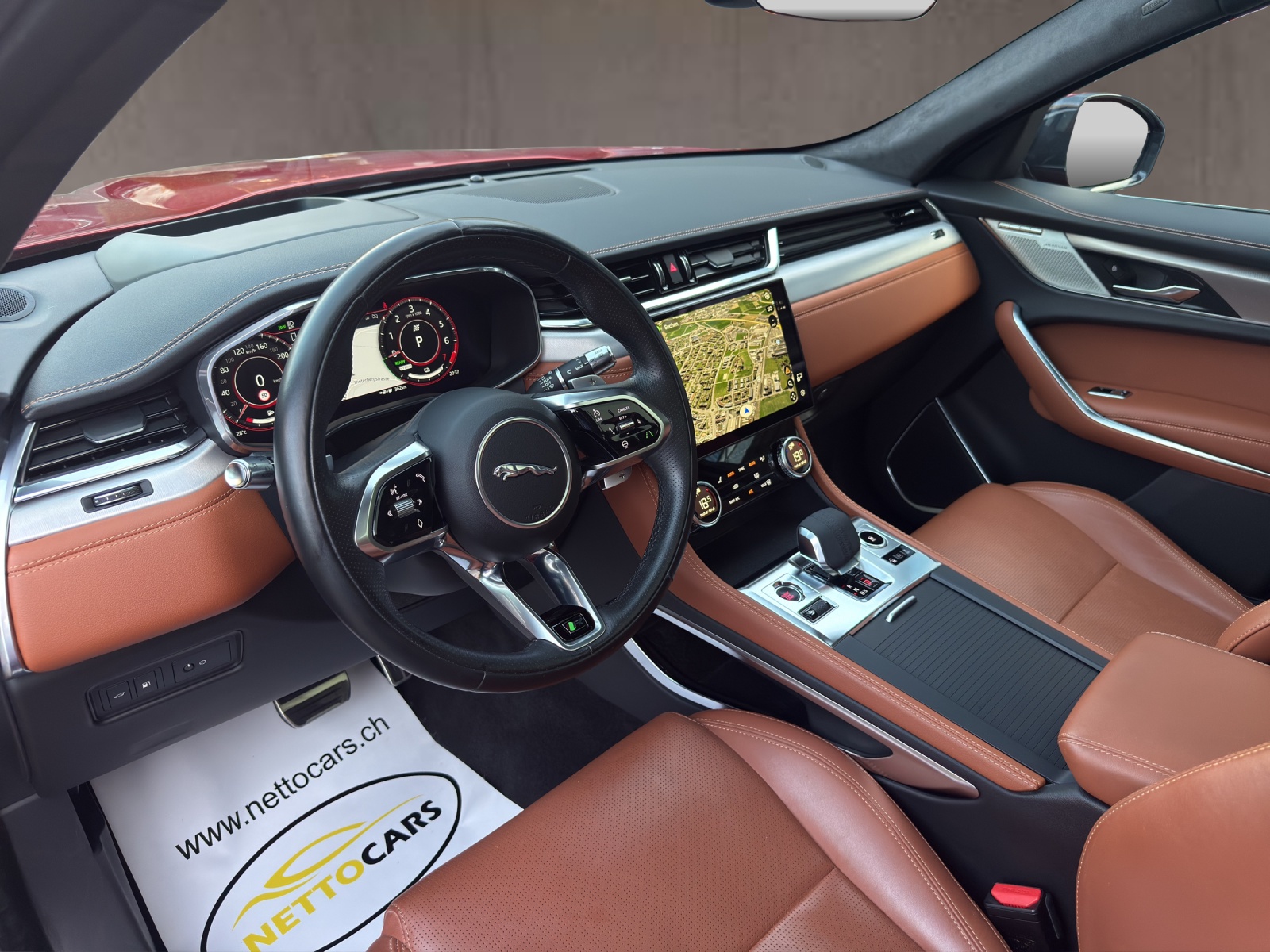 JAGUAR F-Pace 2.0 PHEV 404 R-Dynamic HSE AWD-image-8