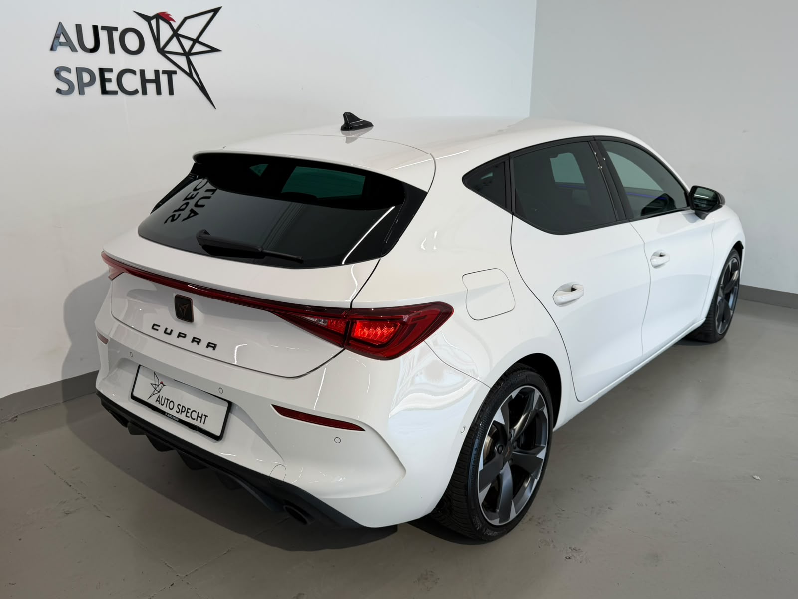 CUPRA LEON VZ 2.0 TSI DSG-image-4