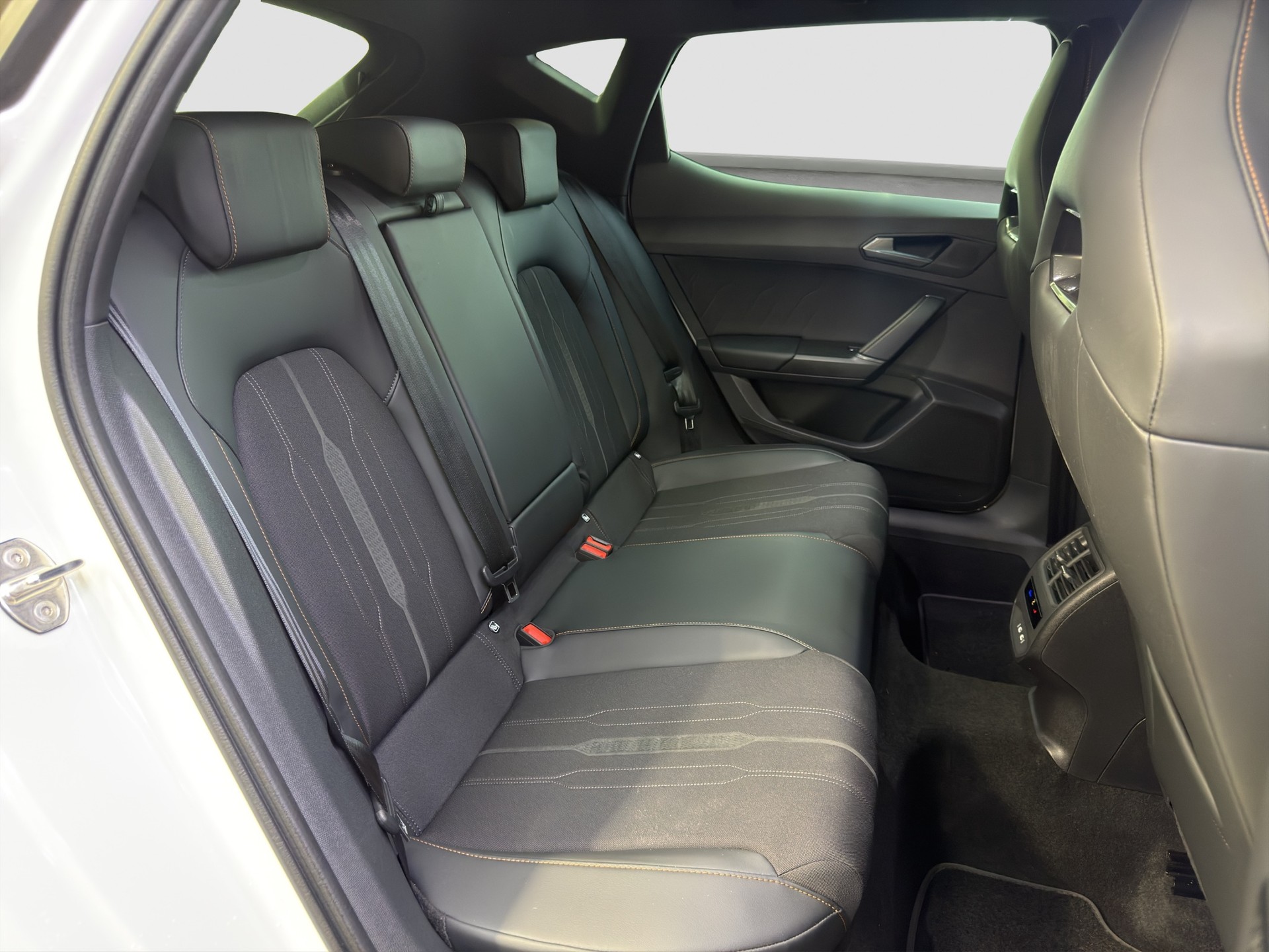 CUPRA LEON VZ 2.0 TSI DSG-image-14