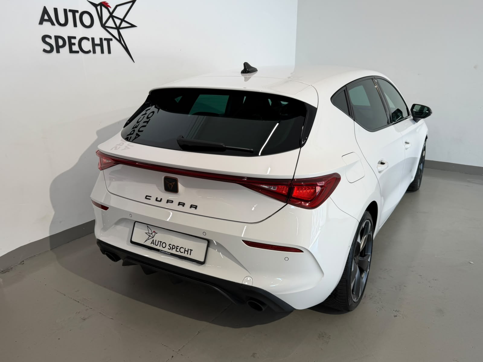 CUPRA LEON VZ 2.0 TSI DSG-image-3