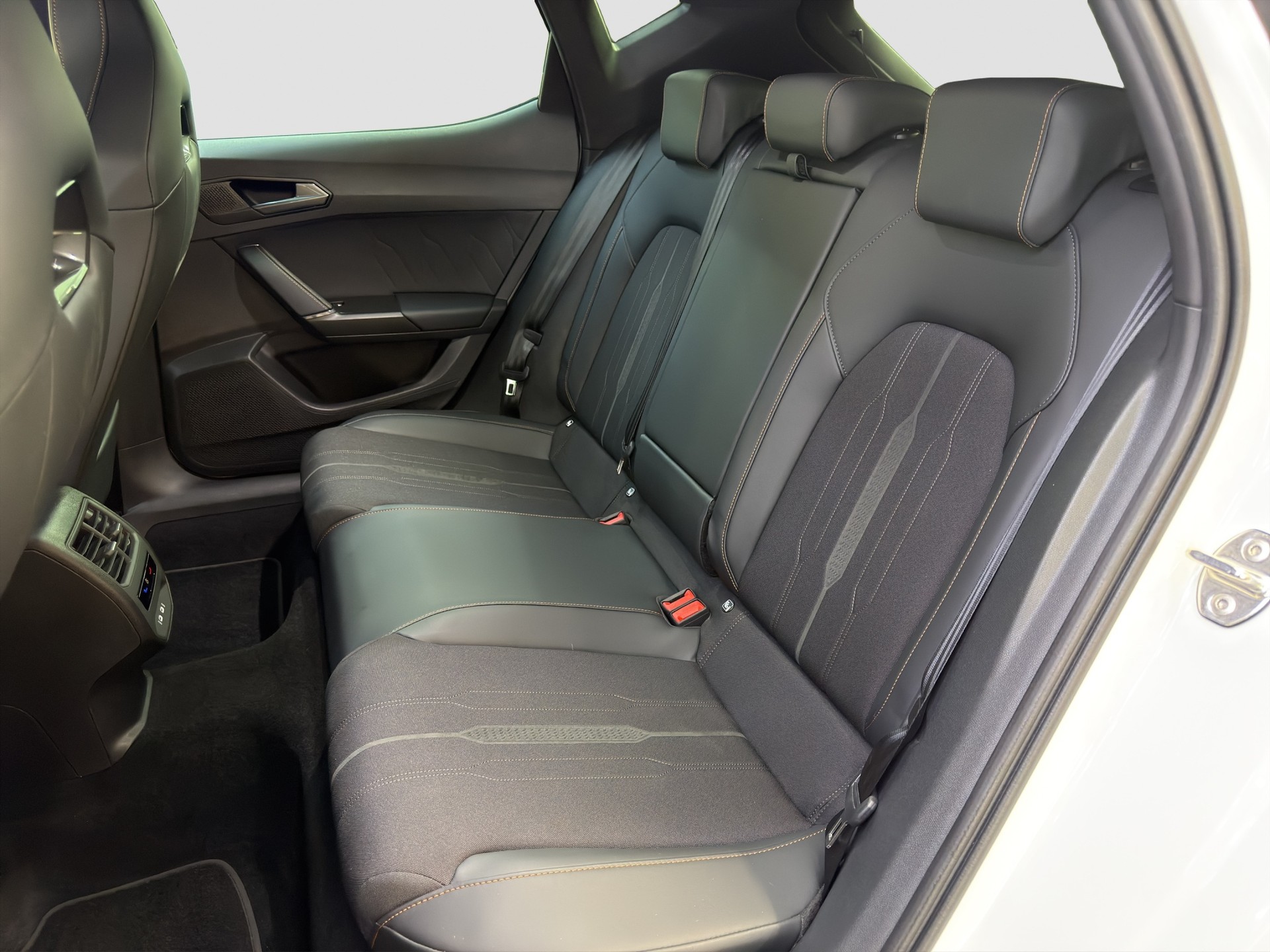 CUPRA LEON VZ 2.0 TSI DSG-image-12