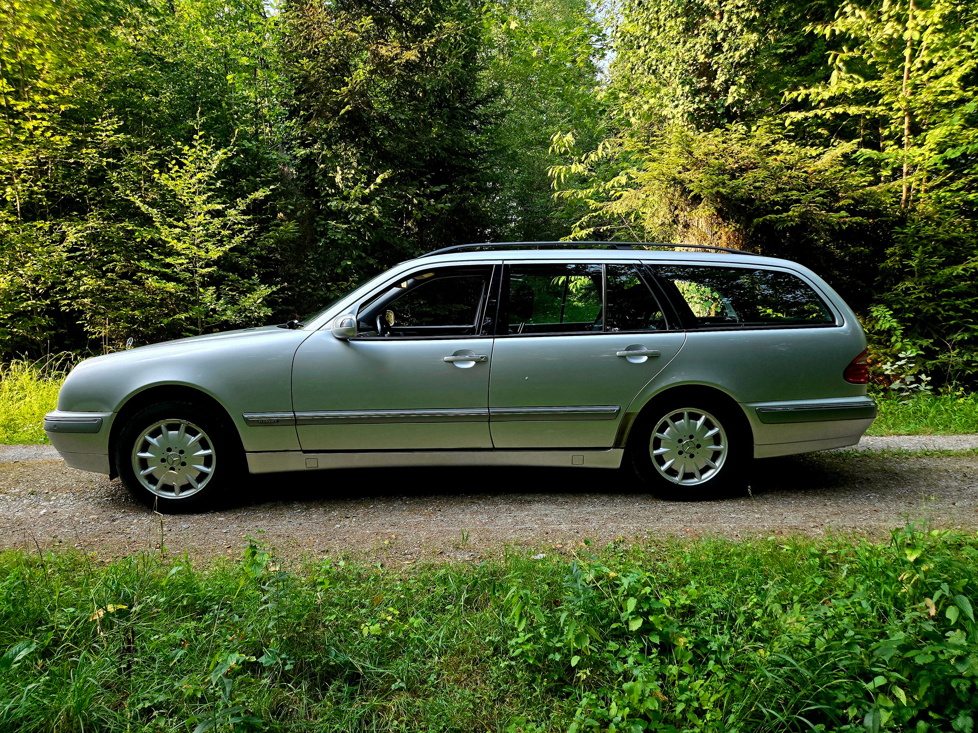 MERCEDES-BENZ E 320 Elégance 4-Matic Automatic-image-2