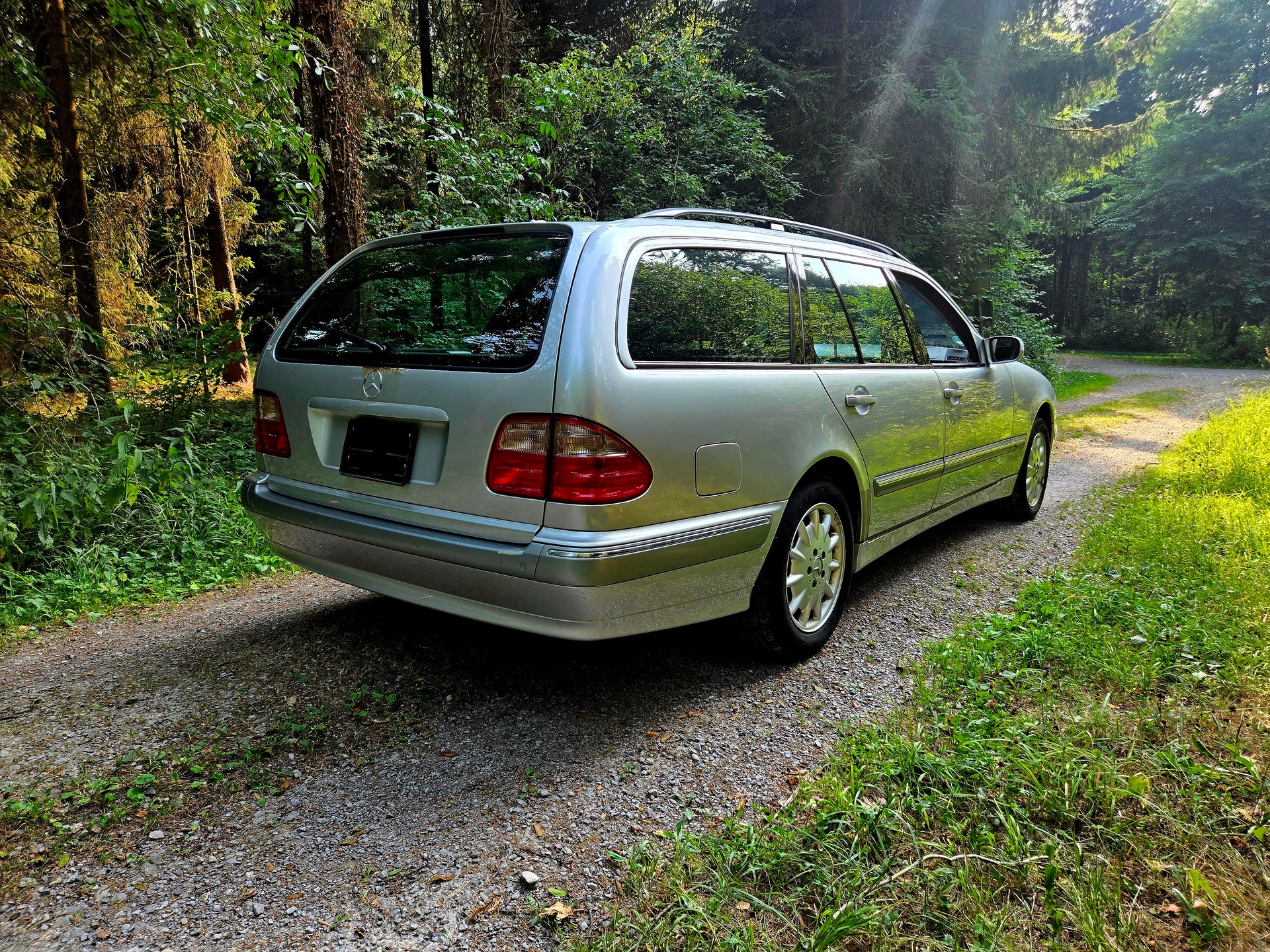 MERCEDES-BENZ E 320 Elégance 4-Matic Automatic-image-8