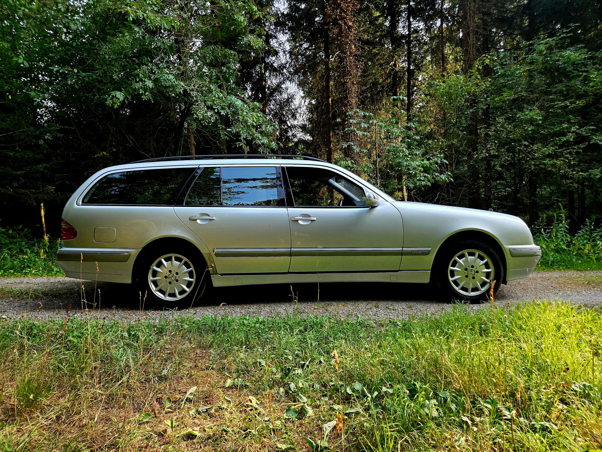 MERCEDES-BENZ E 320 Elégance 4-Matic Automatic-image-9