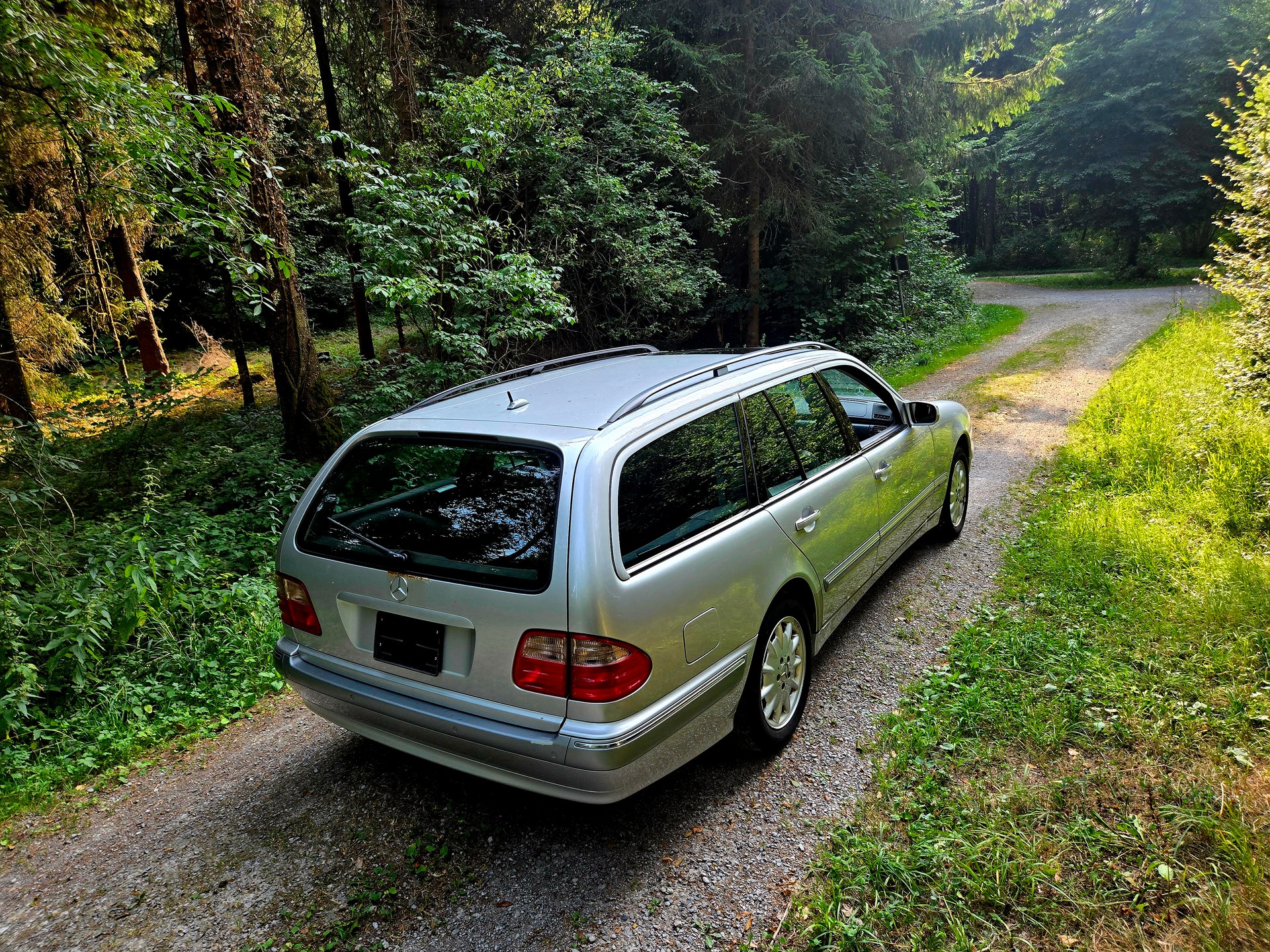 MERCEDES-BENZ E 320 Elégance 4-Matic Automatic-image-6