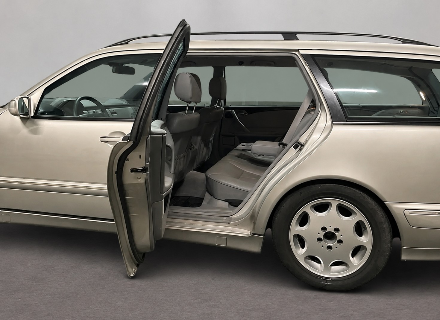 MERCEDES-BENZ MERCEDES-BENZ E 240 I-image-4