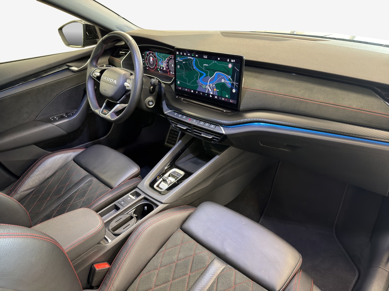 SKODA Octavia Combi 2.0 TSI DSG RS-image-15