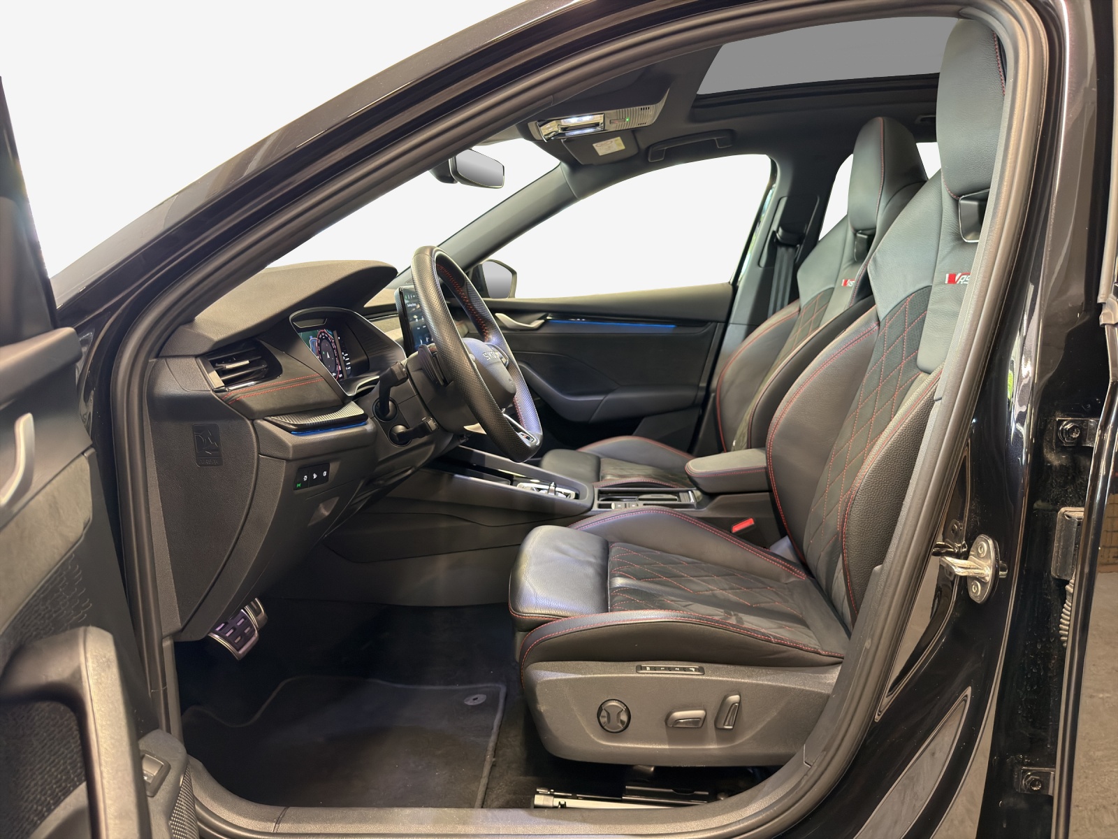 SKODA Octavia Combi 2.0 TSI DSG RS-image-7
