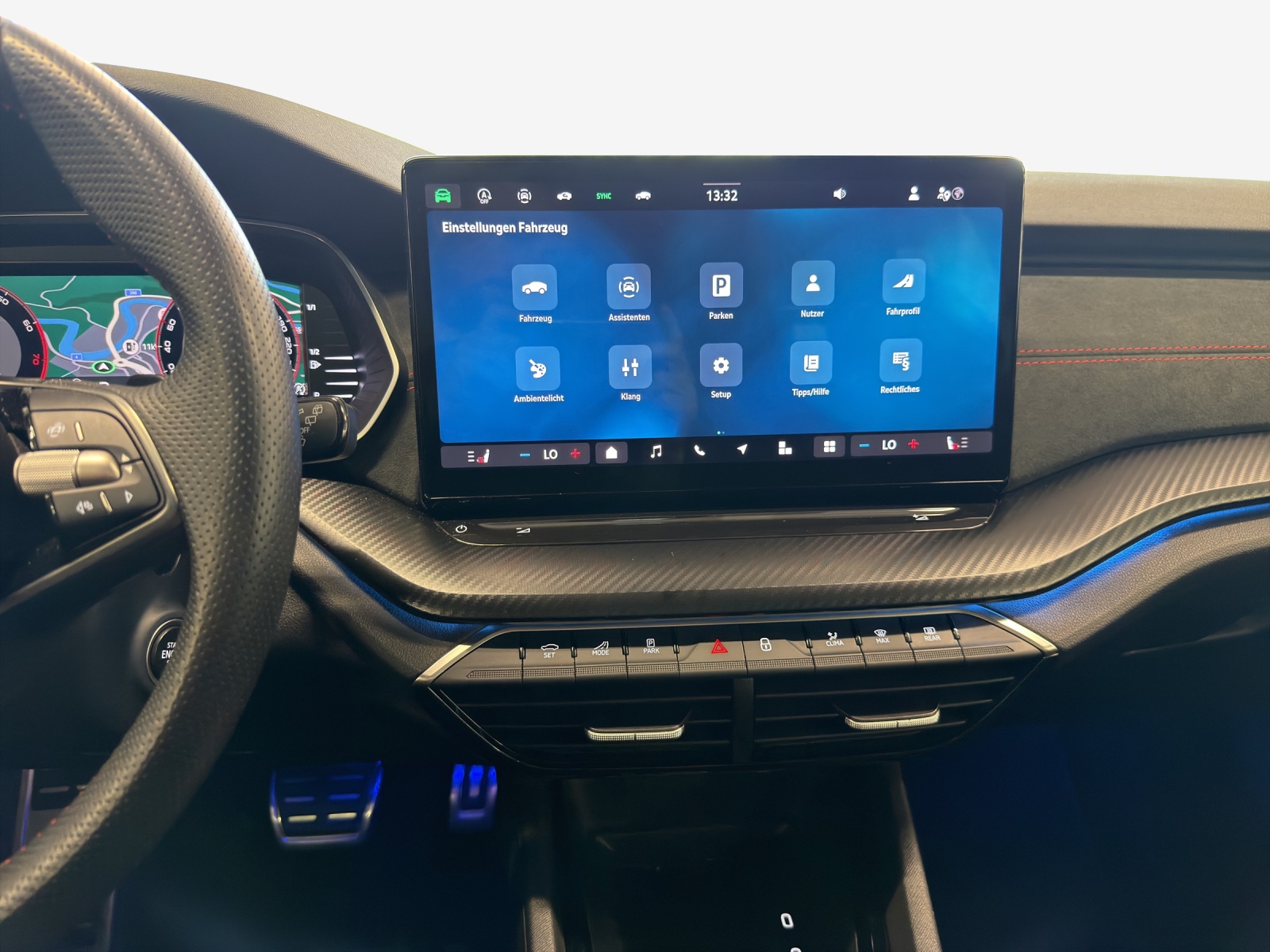 SKODA Octavia Combi 2.0 TSI DSG RS-image-10