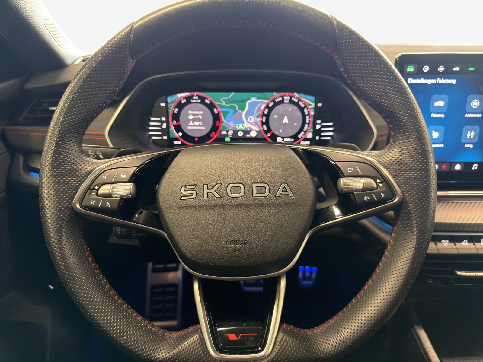 SKODA Octavia Combi 2.0 TSI DSG RS-image-9