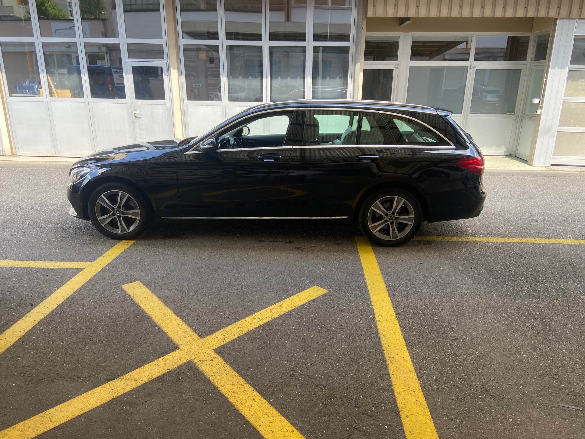 MERCEDES-BENZ C 250 d Swiss Star Exclusive 4Matic 9G-Tronic-image-6