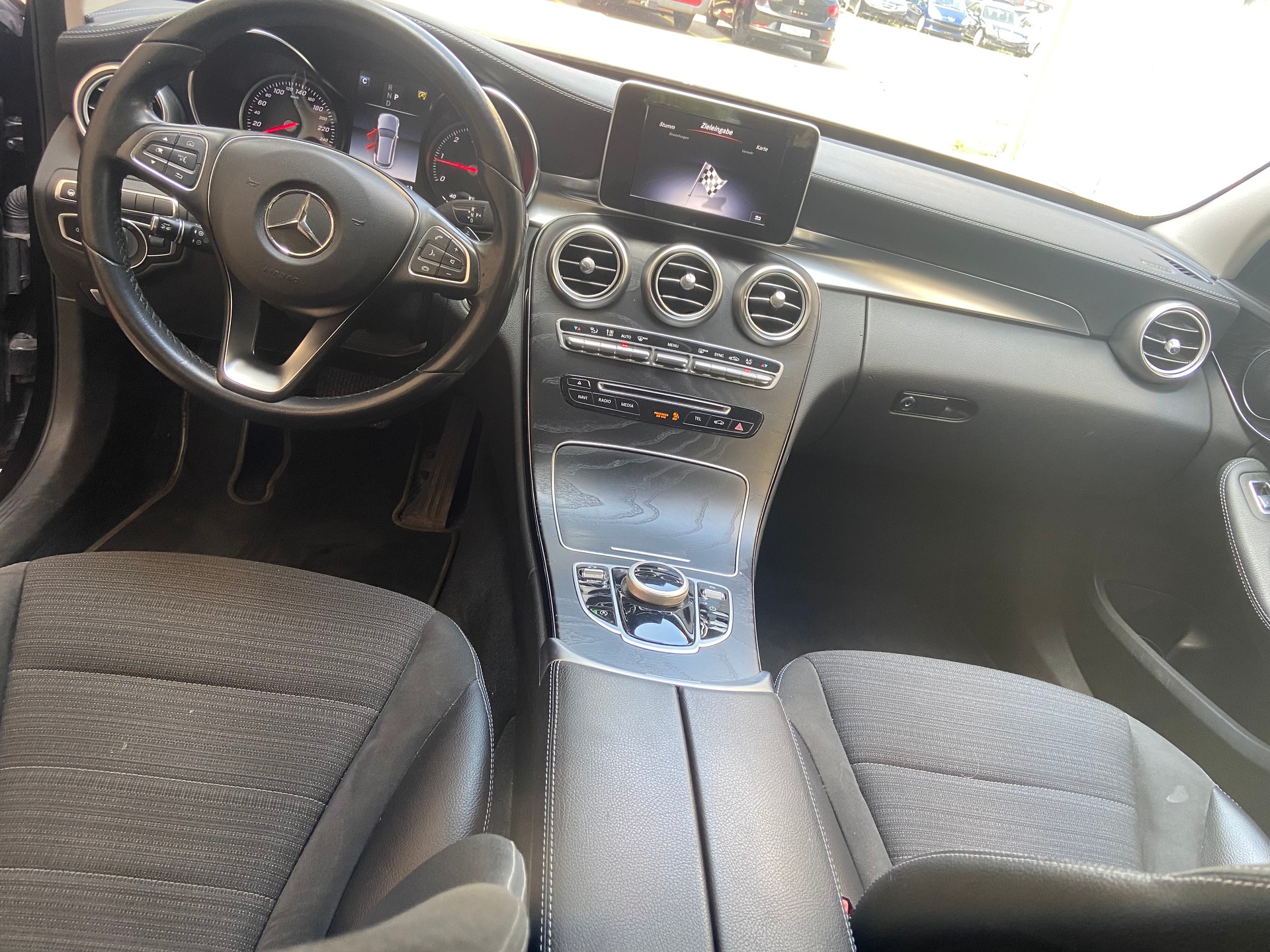 MERCEDES-BENZ C 250 d Swiss Star Exclusive 4Matic 9G-Tronic-image-13