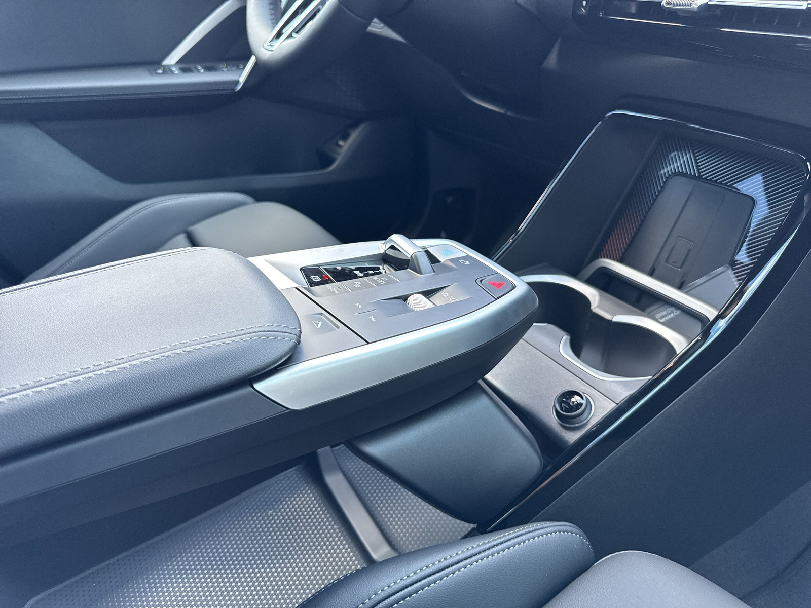 BMW iX1 xDrive 30 M Sport-image-13