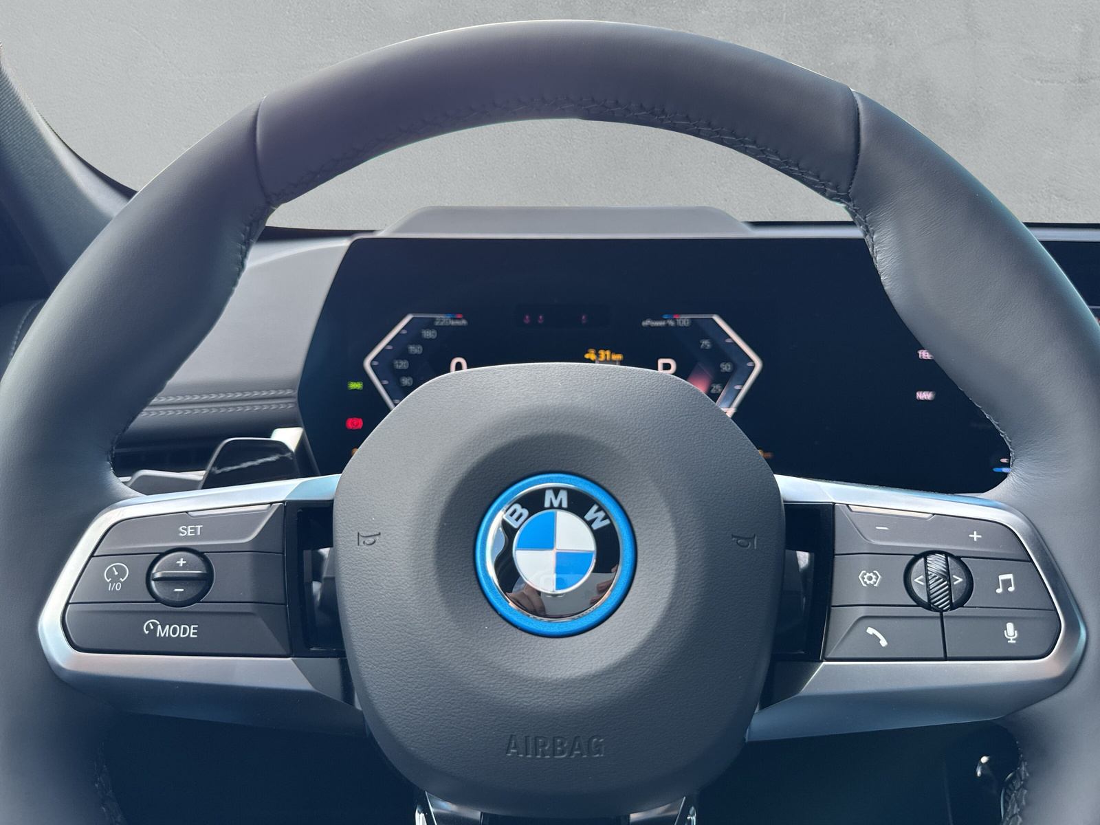 BMW iX1 xDrive 30 M Sport-image-22