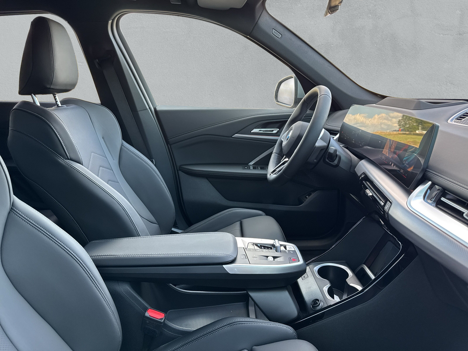 BMW iX1 xDrive 30 M Sport-image-12
