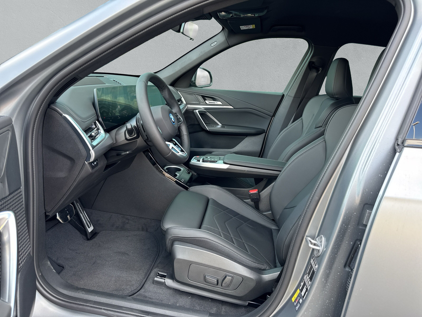 BMW iX1 xDrive 30 M Sport-image-10