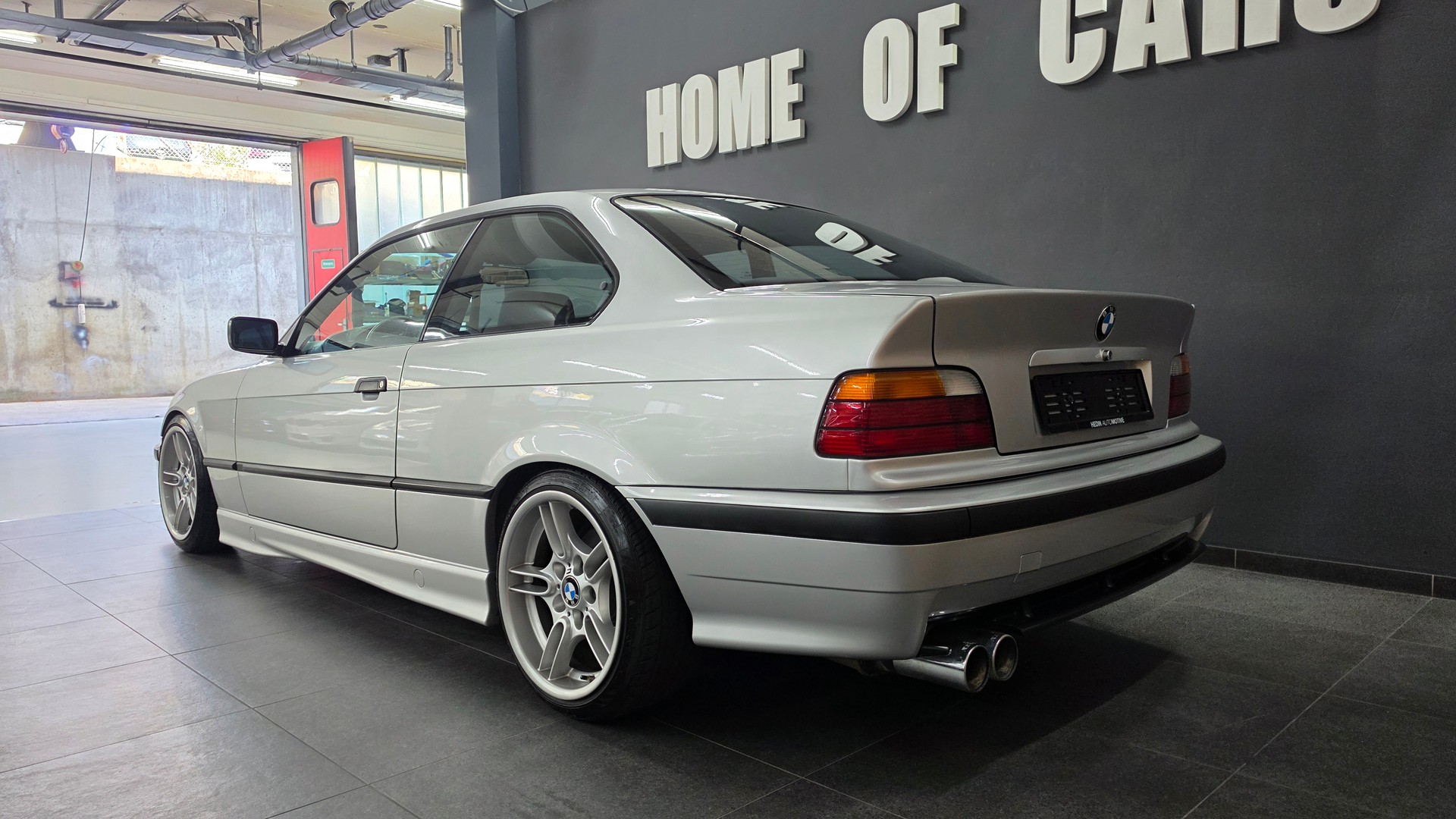 BMW 318iS Coupé-image-9