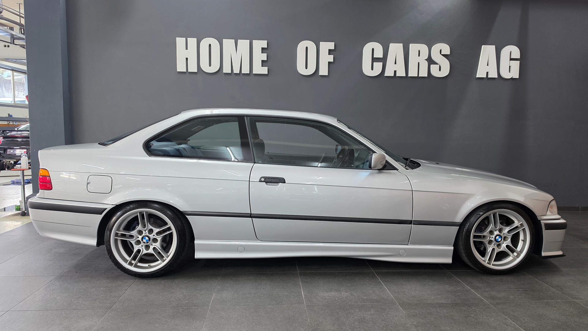 BMW 318iS Coupé-image-16