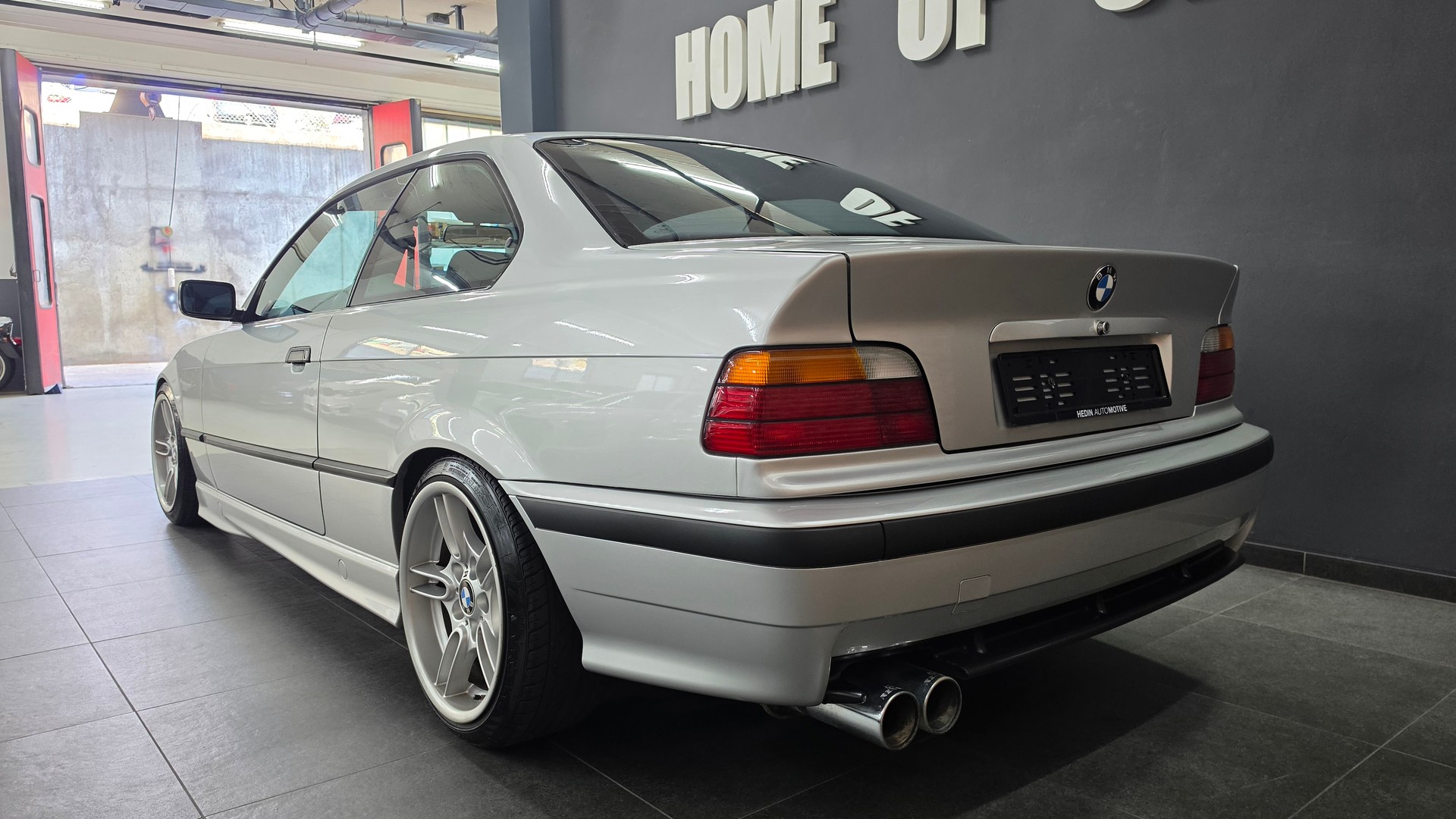 BMW 318iS Coupé-image-10