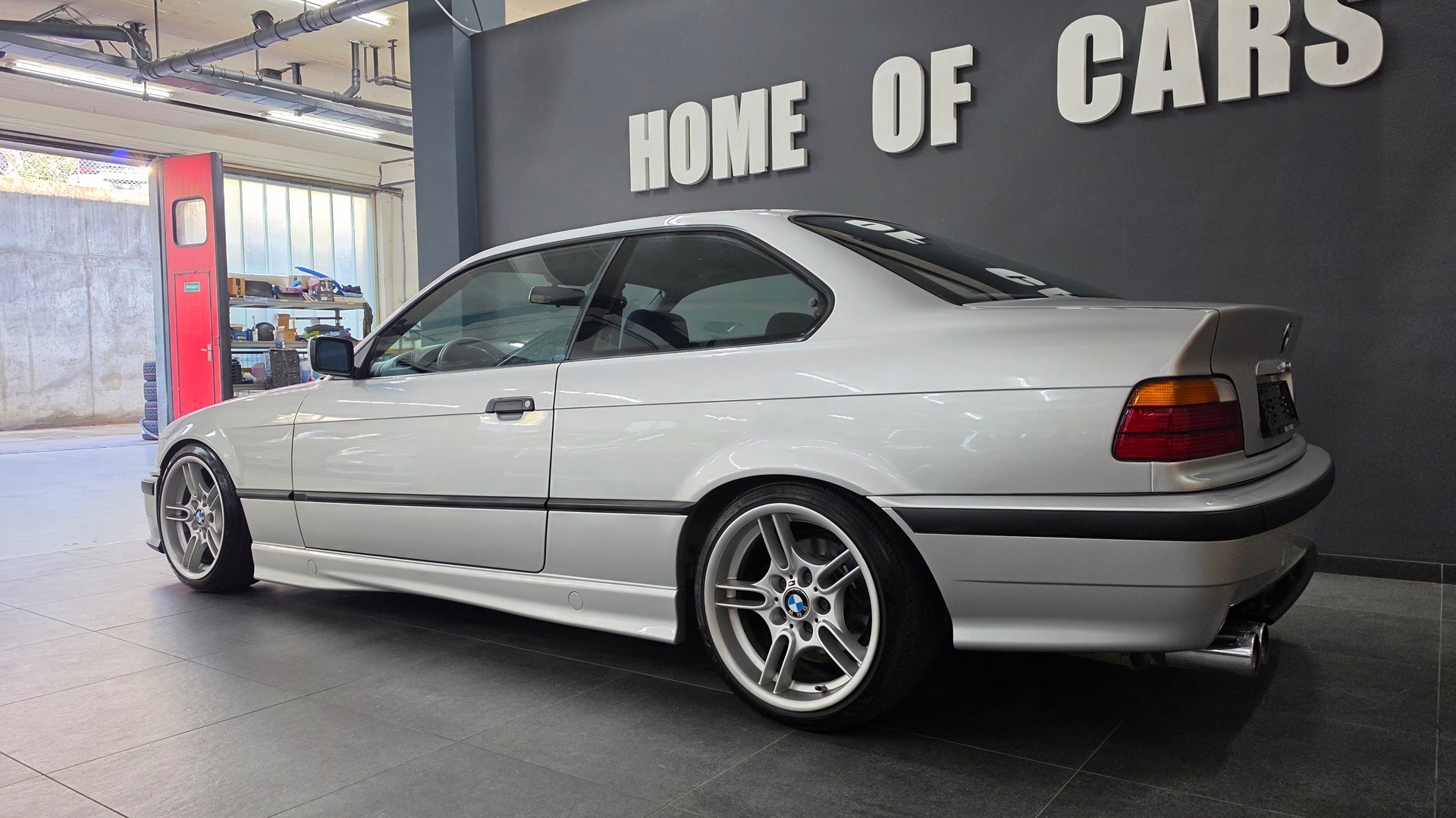 BMW 318iS Coupé-image-8