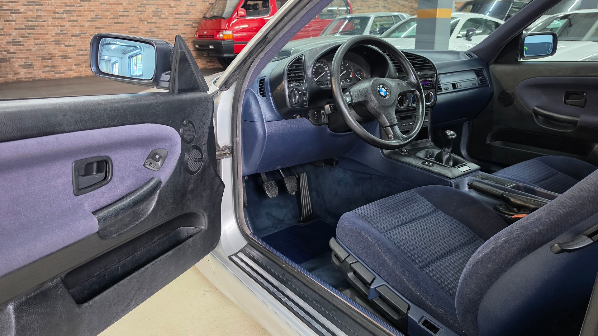 BMW 318iS Coupé-image-23
