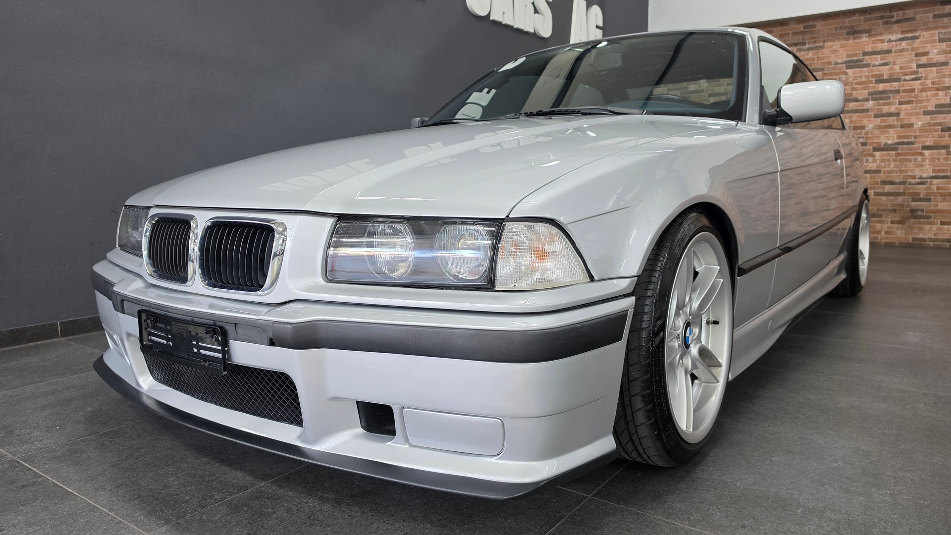 BMW 318iS Coupé-image-0