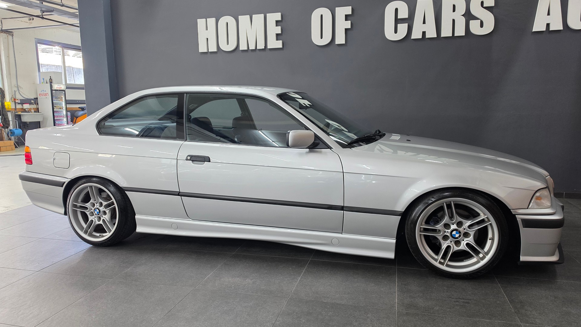 BMW 318iS Coupé-image-17