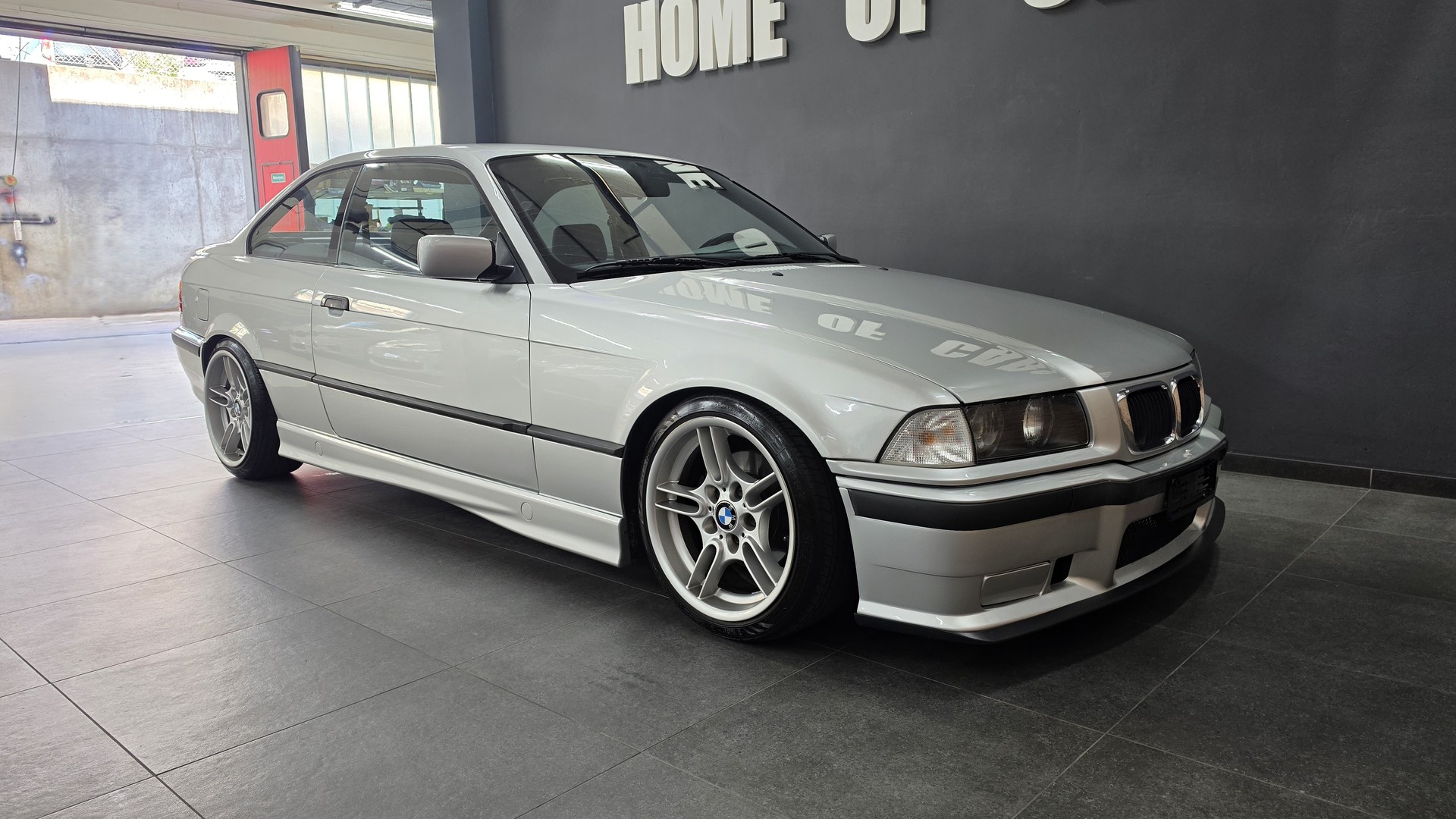 BMW 318iS Coupé-image-19