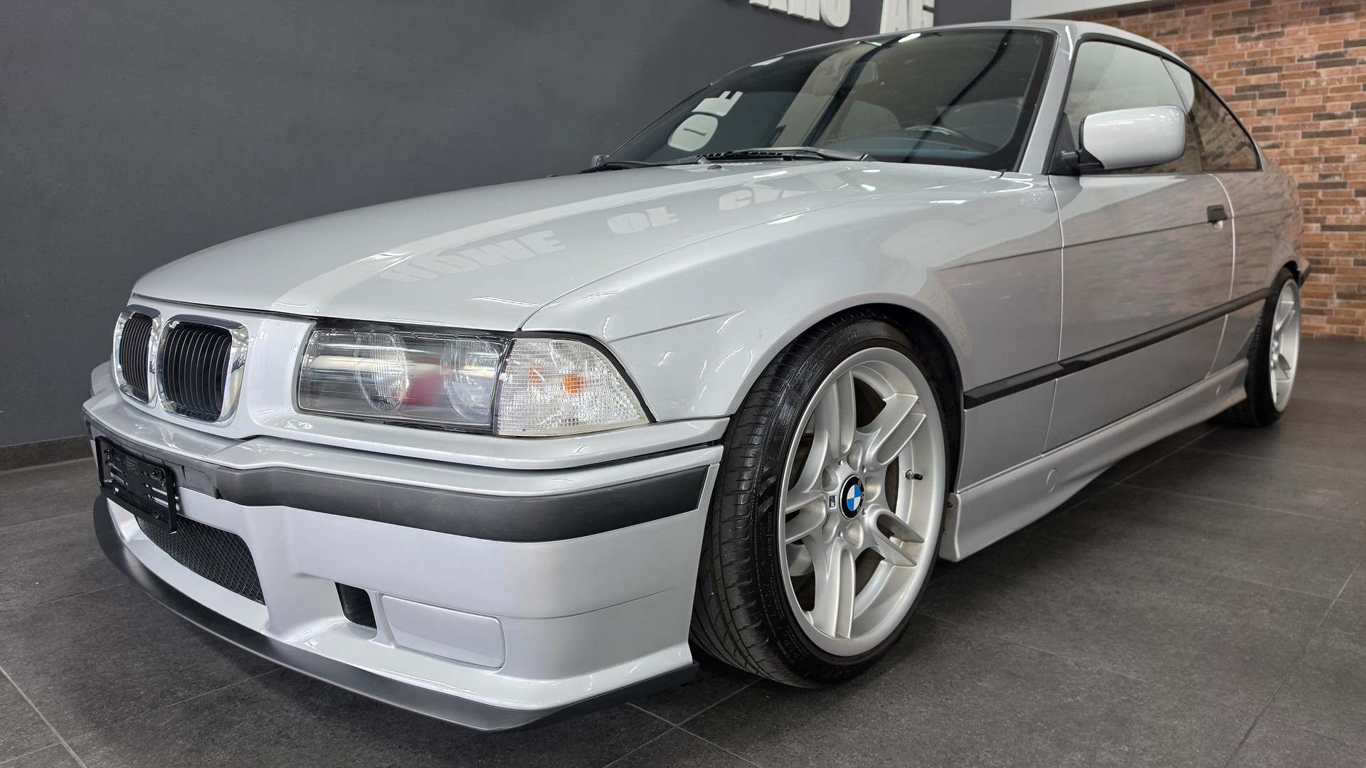 BMW 318iS Coupé-image-1
