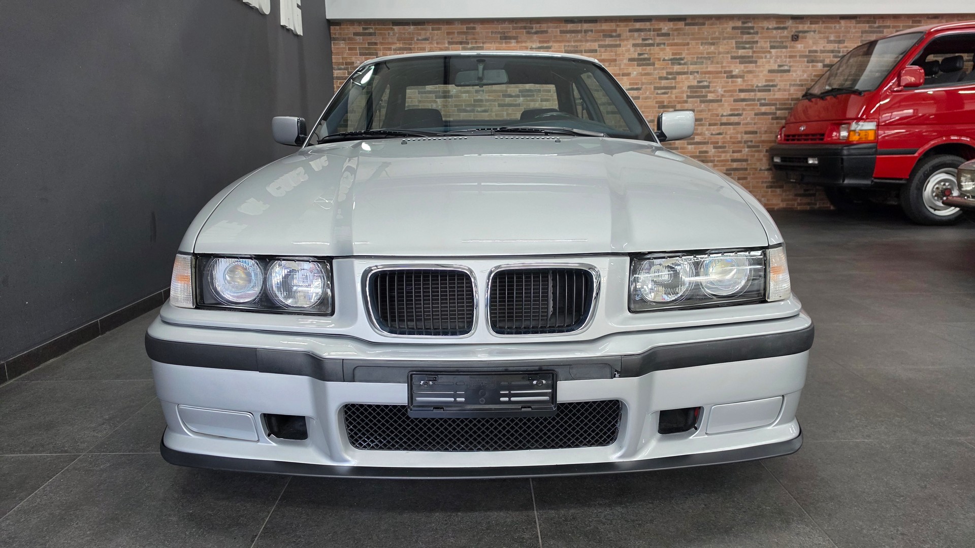 BMW 318iS Coupé-image-21