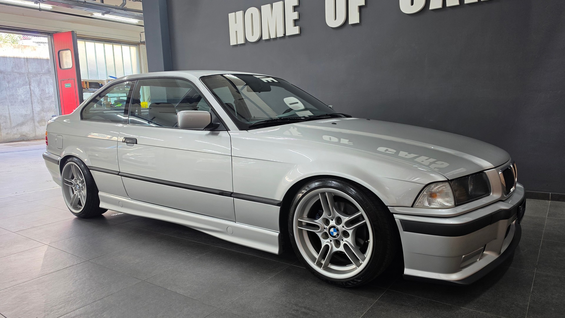 BMW 318iS Coupé-image-18