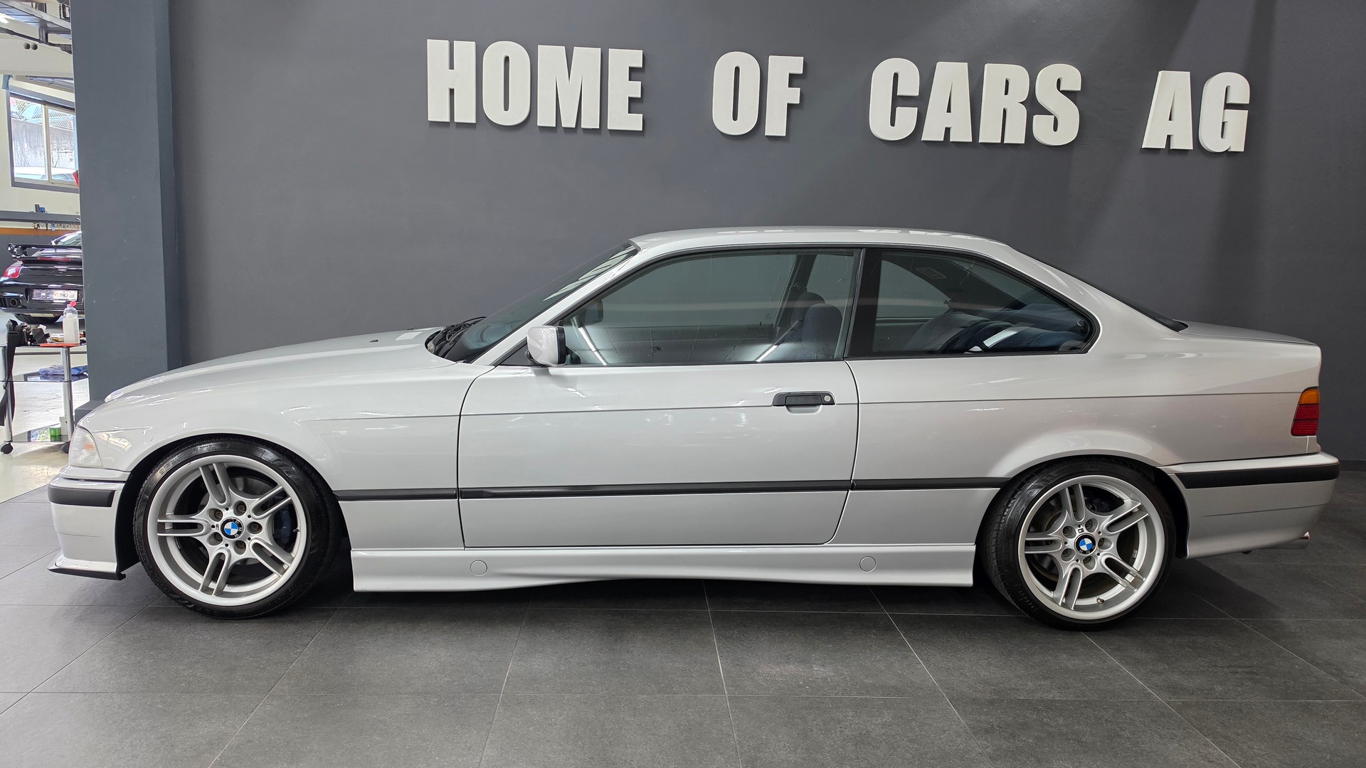 BMW 318iS Coupé-image-5
