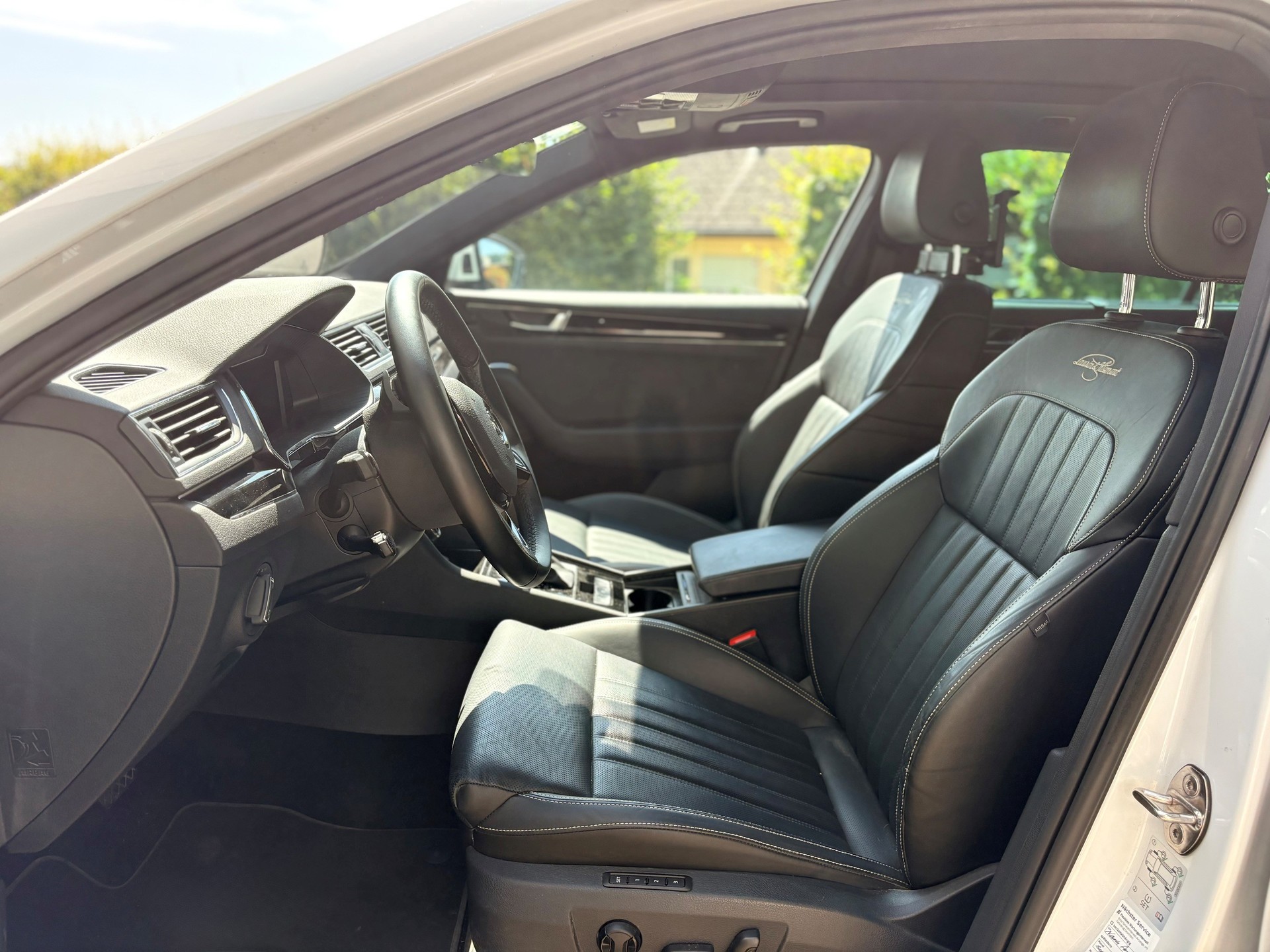 SKODA 2.0 TSI L&K 4x4 DSG - TOP Zustand-image-2