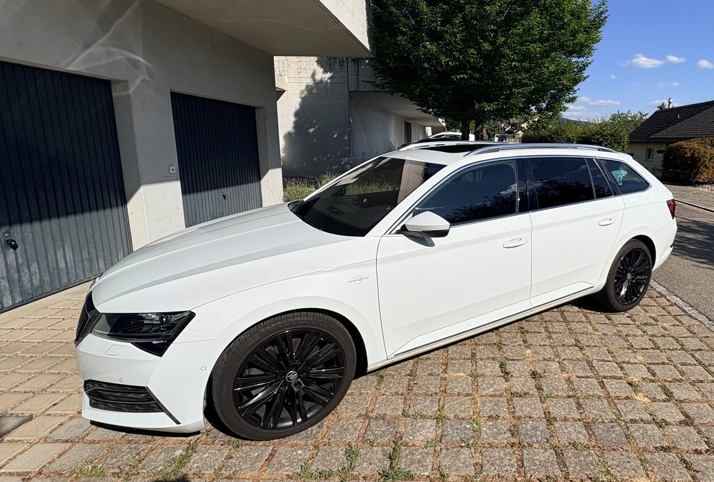 SKODA 2.0 TSI L&K 4x4 DSG - TOP Zustand-image-0