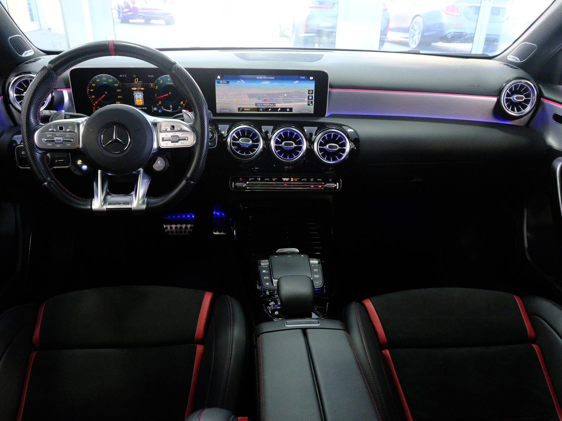 MERCEDES-BENZ A 35 AMG 4Matic Speedshift-image-11
