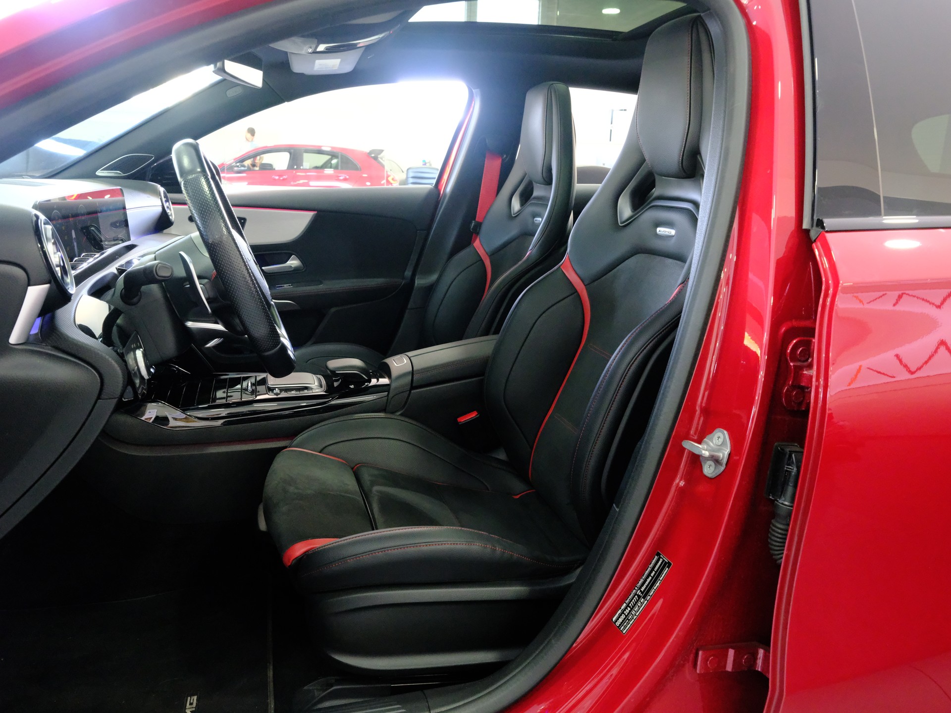 MERCEDES-BENZ A 35 AMG 4Matic Speedshift-image-9