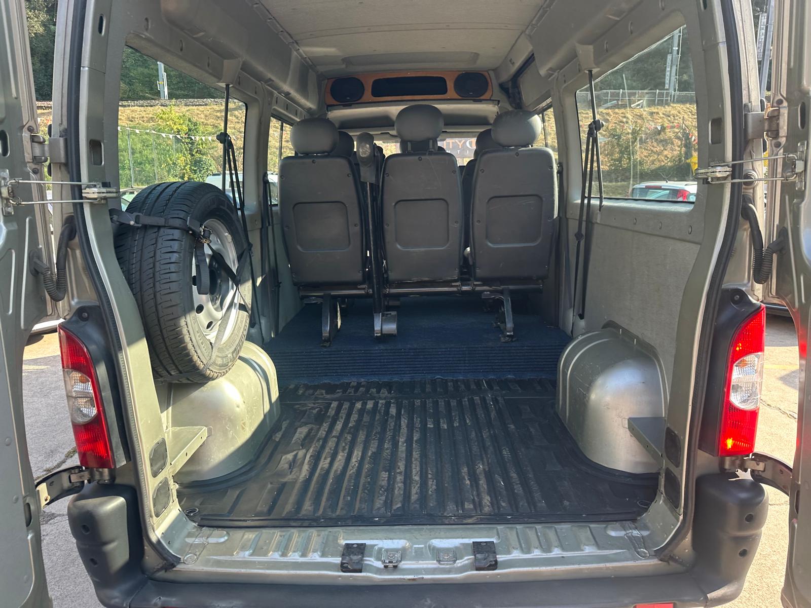 RENAULT Master T35 2.5dCi L2H2-image-11