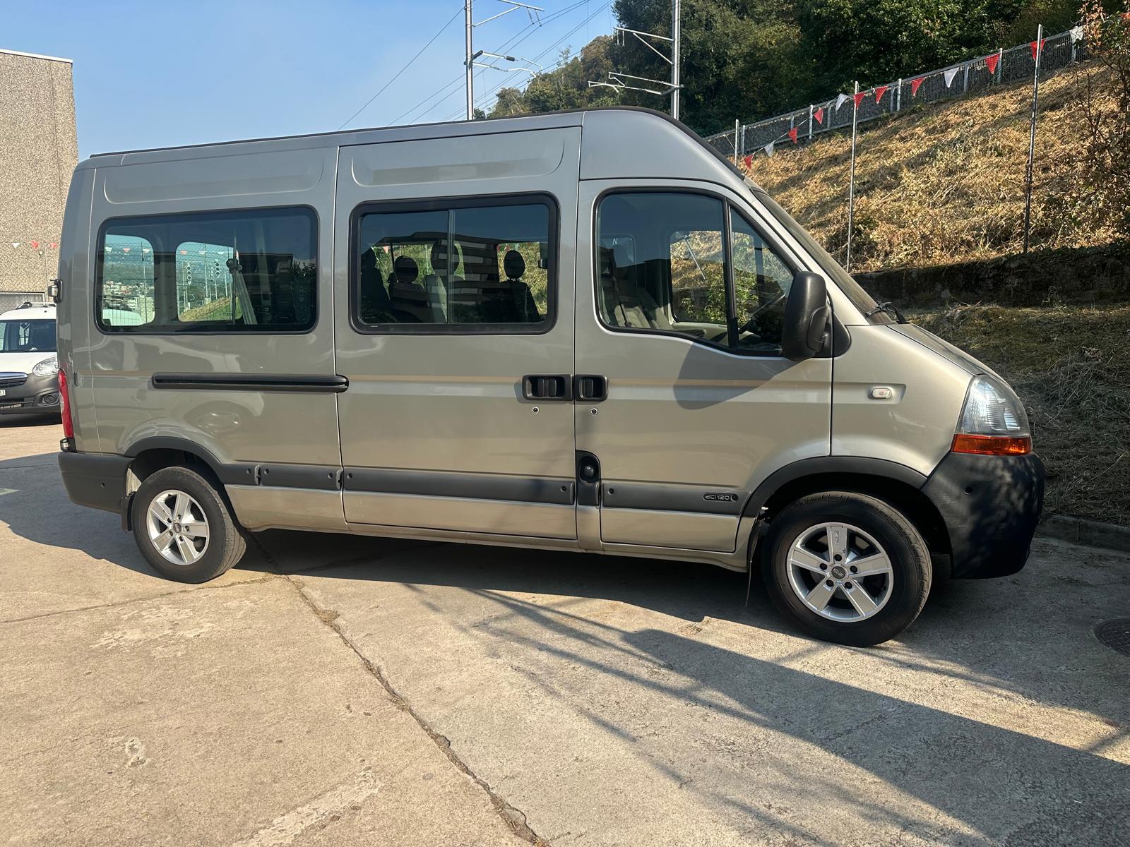 RENAULT Master T35 2.5dCi L2H2-image-4