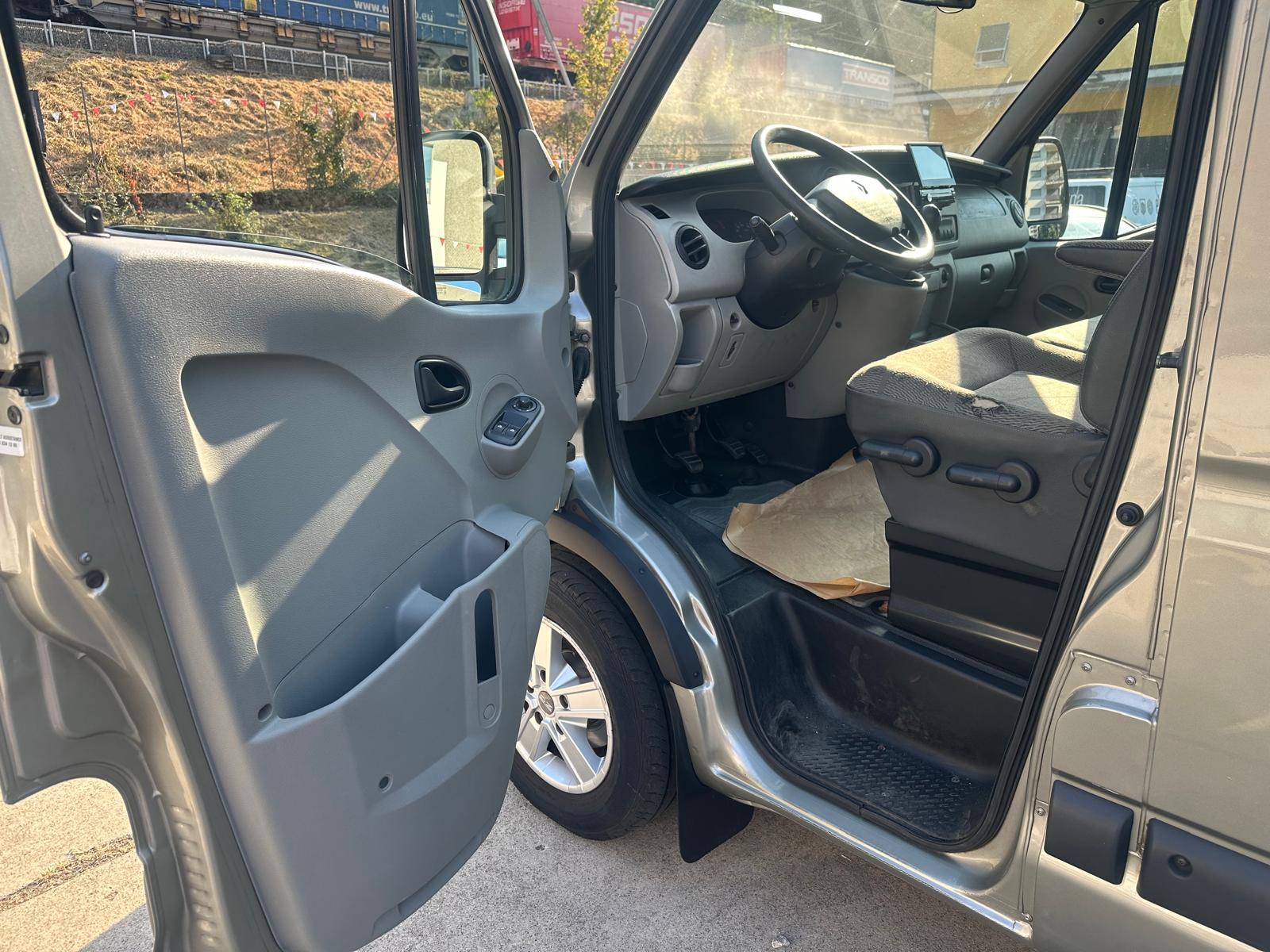 RENAULT Master T35 2.5dCi L2H2-image-9